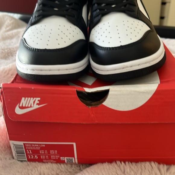 Brand new authentic Nike panda dunk low men’s size 11/women’s 12.5 in box! - Picture 3 of 6
